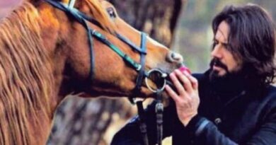 SLAVNI TURSKI GLUMAC STIGAO NA BALKAN: SA PONOSOM ISTIČEM DA SAM BOŠNJAK SLAVNI TURSKI GLUMAC STIGAO NA BALKAN: SA PONOSOM ISTIČEM DA SAM BOŠNJAK