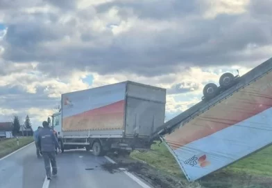 Nevrijeme u Hrvatskoj: Pogledajte kako vjetar prevrće kamion u Slavoniji