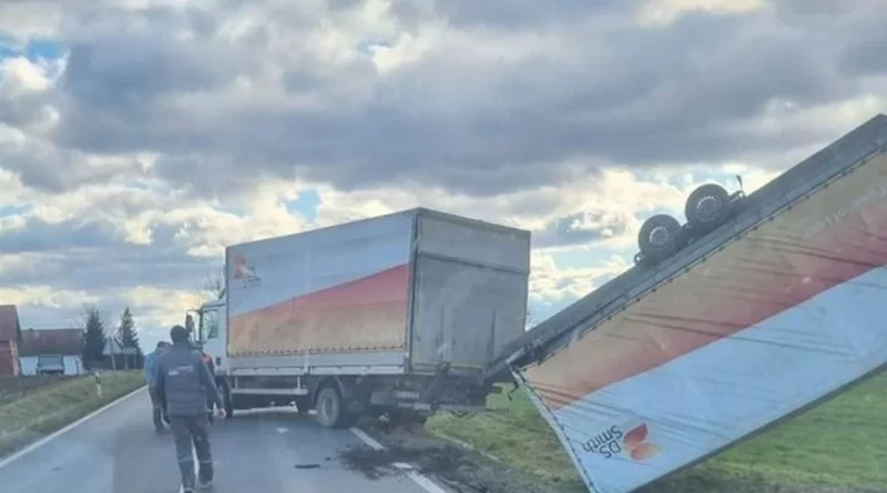 Nevrijeme u Hrvatskoj: Pogledajte kako vjetar prevrće kamion u Slavoniji