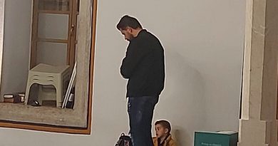 AMEL ĆURIĆ KLANJAO AKŠAM-NAMAZ U CAREVOJ DŽAMIJI AMEL ĆURIĆ KLANJAO AKŠAM-NAMAZ U CAREVOJ DŽAMIJI