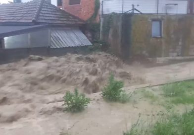 U ČELIĆU PROGLAŠENO STANJE PRIRODNE NEPOGODE: OBJEKTI SU POD VODOM, A PUTEVI U TOTALNOM PREKIDU